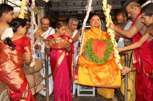 ಅನ್ನಪೂರ್ಣೆಯ ಸಮ್ಮುಖದಲ್ಲಿ ತುಲಾಭಾರ..