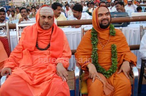  ಶ್ರೀಗಳವರೊಂದಿಗೆ ಸುತ್ತೂರು ಶಿವರಾತ್ರಿದೇಶಿಕೆಂದ್ರ ಸ್ವಾಮಿಗಳು