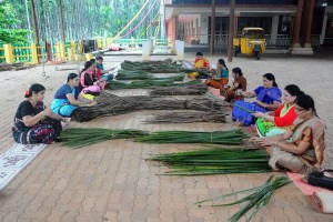 ಮಾಣಿಮಠದಲ್ಲಿ ಸೇವಾನಿರತ ಮಾತೆಯರು