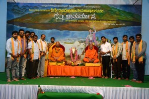 ಶ್ರೀಸಂಸ್ಥಾನದವರಿಂದ ಆಶೀರ್ವಾದ ಪಡೆದ ಭಾರತೀಯ ಗೋಪರಿವಾರದ ಟ್ರಸ್ಟಿನ ಸದಸ್ಯರು